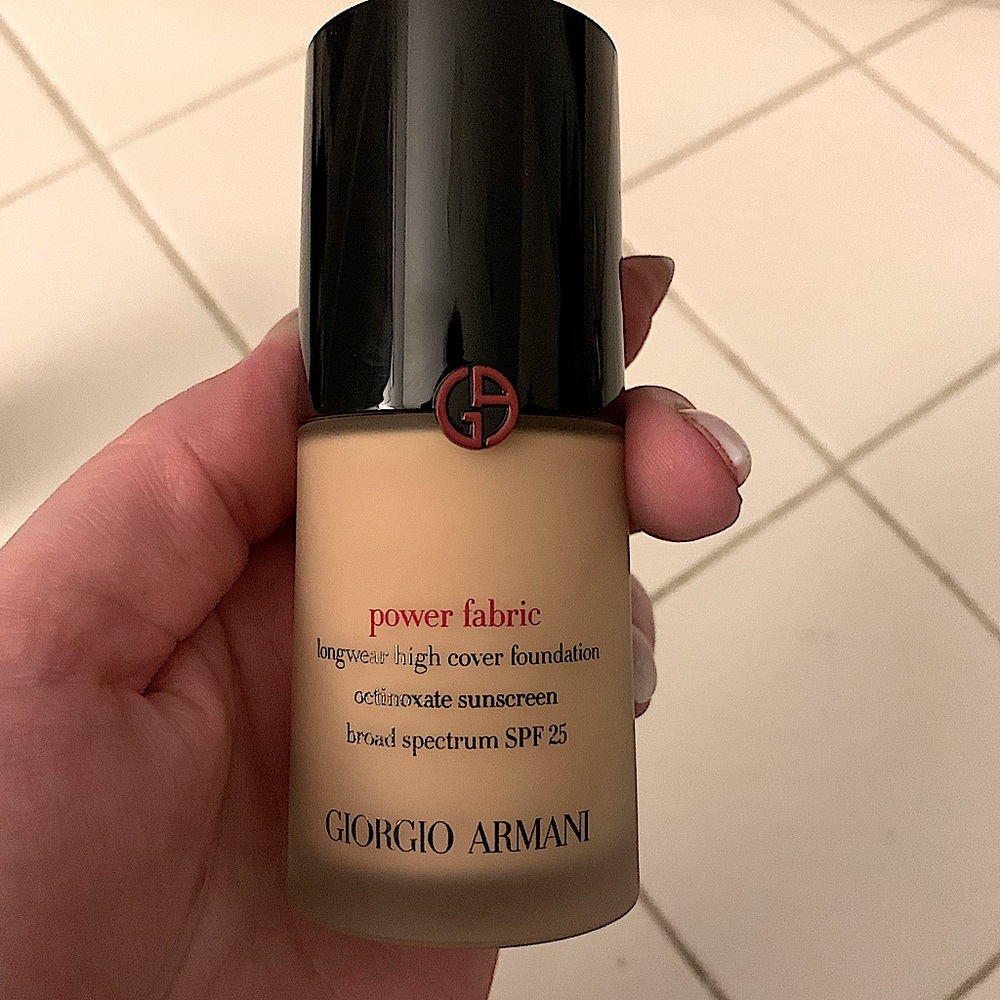 Giorgio Armani Power Fabric foundation